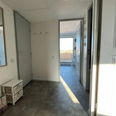 With Spacious Terrace & Breathtaking Views 公寓