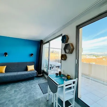 With Spacious Terrace & Breathtaking Views 公寓 *