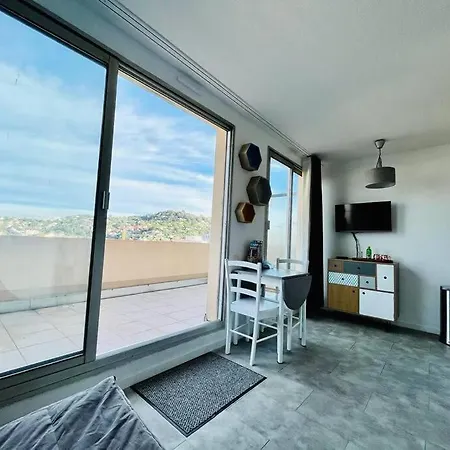 With Spacious Terrace & Breathtaking Views 公寓 戛纳